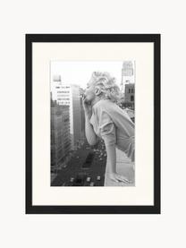 Impresión digital enmarcada Marilyn At The Ambassador Hotel New York, Negro, blanco, An 33 x Al 43 cm