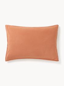 Funda de almohada de algodón lavado Darlyn, 100% algodón
Densidad de hilo 150 TC, calidad estándar

El algodón da una sensación agradable y suave en la piel, absorbe bien la humedad y es adecuado para personas alérgicas.

Este tejido ha sido sometido a un proceso de lavado especial que le da un aspecto Softwash irregular y resistente, pero siendo suave al tacto, flexible y cómodo. Además, su aspecto arrugado natural hace que no necesite planchado.

El material utilizado para este producto ha sido probado contra sustancias nocivas y está certificado según el STANDARD 100 por OEKO-TEX®, 4265CIT, CITEVE., Terracota, An 45 x L 110 cm