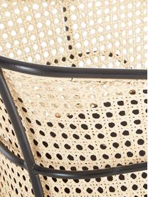 Loungestoel Merete met Weens vlechtwerk, Zitvlak: rotan, Frame: gepoedercoat metaal, Zitvlak: rotankleurig. Frame: mat zwart. Kussenhoezen: zwart, B 72 x D 74 cm