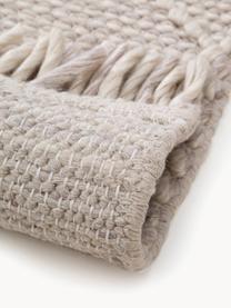 Handgeweven wollen vloerkleed Daphne, 60% wol, 40% polyester

Bij wollen vloerkleden kunnen vezels loskomen in de eerste weken van gebruik, dit neemt af door dagelijks gebruik en pluizen wordt verminderd., Beige, B 80 x L 150 cm (maat XS)