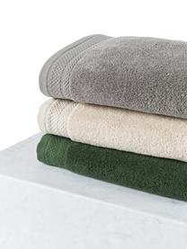 Lot de serviettes de bain en coton bio Premium, 4 élém., 100 % coton bio, certifié GOTS
Qualité supérieure 600 g/m²

Le matériau est certifié STANDARD 100 OEKO-TEX®, IS025 189577, OETI, Gris foncé, Lot de différentes tailles