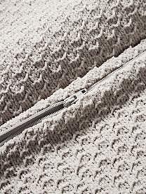 Weiche Strick-Kissenhülle Everly aus Chenille, 100 % Polyester (recycelt), GRS-zertifiziert

Das in diesem Produkt verwendete Material ist schadstoffgeprüft und zertifiziert nach STANDARD 100 by OEKO-TEX®, 11.HIN.00050., Hellgrau, B 50 x L 50 cm