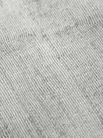Alfombra artesanal de viscosa Jane, Parte superior: 100% viscosa, Reverso: 100% algodón El material , Gris claro, An 120 x L 180 cm (Tamaño S)