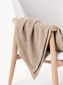 Strickdecke Everly aus Chenille, 100 % Polyester (recycelt), GRS-zertifiziert

Das in diesem Produkt verwendete Material ist schadstoffgeprüft und zertifiziert nach STANDARD 100 by OEKO-TEX®, 11.HIN.00050., Nougat, B 150 x L 200 cm