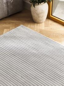 Tapis à poils longs moelleux tissé main Wes, 100 % polyester, certifié GRS, Gris clair, larg. 80 x long. 150 cm (taille XS)