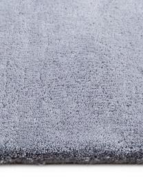 Handgetuft wollen vloerkleed Satomi, Bovenzijde: 95% wol, 5% viscose, Onderzijde: katoen, Antraciet, grijstinten, B 140 x L 200 cm (maat S)