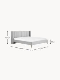 Cama tapizada en terciopelo Dusk, Tapizado: terciopelo de poliéster A, Estructura: madera de pino maciza con, Patas: metal con pintura en polv, Terciopelo gris claro, An 180 x L 200 cm