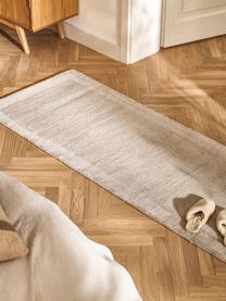 Tapis à poils courts Kari, 100 % polyester, certifié GRS, Beige, larg. 80 x long. 250 cm