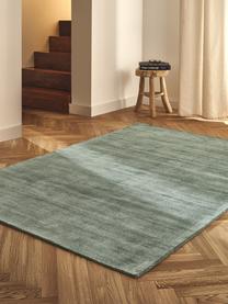 Tapis en viscose tissé main Jane, Vert foncé, larg. 200 x long. 300 cm (taille L)