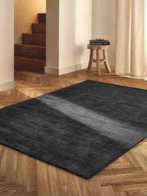 Tapis en viscose tissé main Jane, Anthracite, larg. 160 x long. 230 cm (taille M)