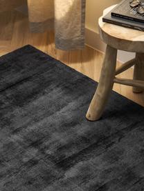 Ręcznie tkany dywan z wiskozy Jane, Antracytowy, S 160 x D 230 cm (Rozmiar M)