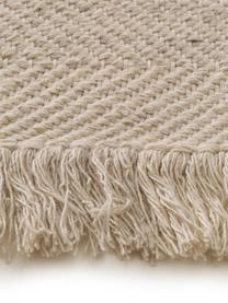 Ručně tkaný vlněný koberec s třásněmi Lars, 60 % vlna, 20 % bavlna, 20 % polyester

V prvních týdnech používání vlněných koberců se může objevit charakteristický jev uvolňování vláken, který po několika týdnech používání zmizí., Světle béžová, Š 80 cm, D 150 cm (velikost XS)