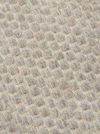Handgewebter Kelimteppich Delight aus Wolle in Hellgrau, 90% Wolle, 10% Baumwolle

Bei Wollteppichen können sich in den ersten Wochen der Nutzung Fasern lösen, dies reduziert sich durch den täglichen Gebrauch und die Flusenbildung geht zurück., Hellgrau, B 200 x L 300 cm (Größe L)