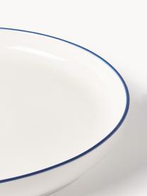 Assiettes plates en porcelaine Facile, 2 pièces, Porcelaine robuste de haute qualité (env. 50 % kaolin, 25 % quartz et 25 % feldspath), Blanc cassé avec bordure bleu foncé, Ø 25 x haut. 3 cm