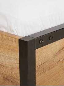 Houten bed Detroit in industrial design, Frame: MDF, Poten: gepoedercoat metaal, Eikenhoutkleurig, 160 x 200 cm