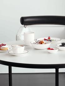 Dinerborden à table ligne noir met zwarte rand, 4 stuks, Beenderporselein (porselein)
Fine Bone China is een zacht porselein, dat zich vooral onderscheidt door zijn briljante, doorschijnende glans., Wit. Rand: zwart, Ø 27 cm