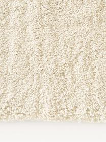 Pluizig hoogpolig vloerkleed Leighton, Onderzijde: 70% polyester, 30% katoen, Crèmewit, B 80 x L 150 cm (maat XS)