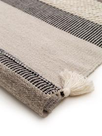 Ręcznie tkany dywan z wełny z chwostami Tammi, 80% wełna, 20% bawełna
Włókna dywanów wełnianych mogą nieznacznie rozluźniać się w pierwszych tygodniach użytkowania, co ustępuje po pewnym czasie, Szary, beżowy, taupe, S 160 x D 230 cm (Rozmiar M)