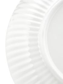 Platos hondos de porcelana Radius, 2 uds., Porcelana fina de hueso (porcelana)
Fine Bone China es una pasta de porcelana fosfática que se caracteriza por su brillo radiante y translúcido., Blanco, Ø 20 cm