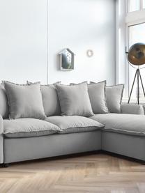 Divano letto angolare in tessuto grigio chiaro con contenitore Mona, Rivestimento: 100% poliestere idrorepel, Struttura: legno, truciolato, Piedini: plastica, Grigio chiaro, Larg. 230 x Prof. 170 cm