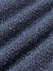 Bouclé-Kissenhülle Bellamie, Bouclé (95 % Polyester, 5 % Polyacryl)

Bouclé ist ein Material, das sich durch seine unregelmäßig geschwungene Struktur auszeichnet. Die charakteristische Oberfläche entsteht durch eingewebte Schlingen aus verschiedenartigen Garnen, die dem Stoff eine einzigartige Struktur verleihen. Die Schlingenstruktur hat einen isolierenden und gleichzeitig flauschigen Effekt, der den Stoff besonders kuschelig macht., Bouclé Graublau, B 30 x L 50 cm