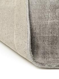 Handgeweven viscose vloerkleed Jane, Onderzijde: 100% katoen Het in dit pr, Greige, B 200 x L 300 cm (maat L)