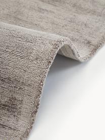 Tapis en viscose tissé main Jane, Taupe, larg. 200 x long. 300 cm (taille L)