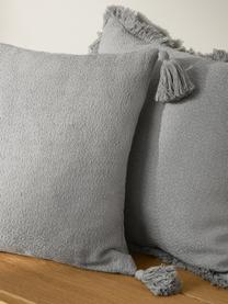 Housse de coussin gris clair à houppes décoratives Lori, 100 % coton, Gris, larg. 40 x long. 40 cm