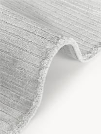 Pluizig hoogpolig vloerkleed Wes met hoog-laag structuur, handgeweven, 100% polyester, GRS-gecertificeerd, Lichtgrijs, B 80 x L 150 cm (maat XS)