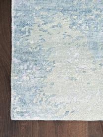 Handgeweven viscose loper Silk Shadows, 75% viscose, 25% Nieuw-Zeelandse wol, Groentinten, blauwtinten, lila, B 70 x L 250 cm