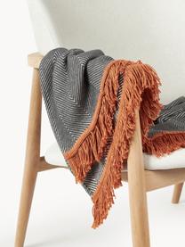 Coperta con motivo a spina di pesce Agatha, 80% cotone, 20% acrilico, Grigio scuro, terracotta, Larg. 120 x Lung. 180 cm