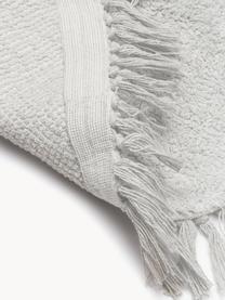 Kulatý ručně tkaný bavlněný koberec s třásněmi Daya, Světle šedá, Ø 110 cm (velikost S)