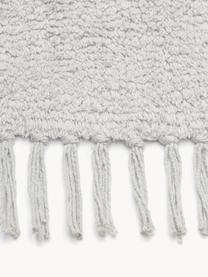 Alfobra corredor artesanal con flecos Daya, Gris claro, An 80 x L 300 cm