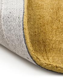 Viscose vloerkleed Jane Diamond, Bovenzijde: 100% viscose, Onderzijde: 100% katoen, Mosterdgeel, 120 x 180 cm