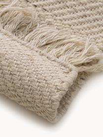 Ručne tkaný vlnený koberec so strapcami Lars, 60 % vlna, 20 % bavlna, 20 % polyester
V prvých týždňoch používania môžu vlnené koberce uvoľňovať vlákna, tento jav zmizne po niekoľkých týždňoch používania, Svetlobéžová, Š 80 x D 150 cm (veľkosť XS)