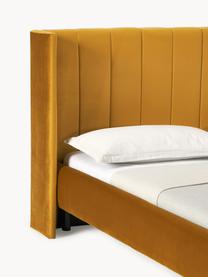 Sametová čalouněná postel Dusk, Hořčičná žlutá, Š 140 x D 200 cm