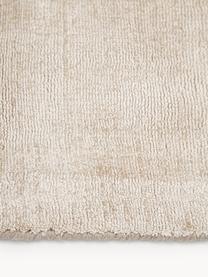 Handgeweven viscose vloerkleed Jane, Onderzijde: 100% katoen Het in dit pr, Lichtbeige, B 300 x L 400 cm (maat XL)