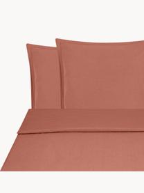 Biancheria da letto in lino lavato morbido color terracotta Nature, Mezzo lino
(52% lino, 48% cotone)

Densità dei fili 108 TC, qualità standard

Il mezzo lino offre una sensazione piacevole e ha un naturale aspetto sgualcito, che viene esaltato dall'effetto stonewash. Assorbe fino al 35% di umidità, si asciuga molto rapidamente e ha un effetto piacevolmente rinfrescante nelle notti d'estate. L'elevata resistenza allo strappo rende il mezzo lino resistente all'abrasione e all'usura, Terracotta, 240 x 300 cm + 2 federe 50 x 80 cm