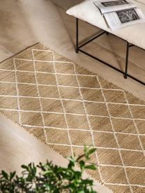 Tapis de couloir en jute fait main Kunu, 100 % jute

Au moins 50 % du textile contenu dans ce produit est composé de fibres de jute. La fibre de jute est une matière première qui se renouvelle rapidement et se caractérise notamment par une faible consommation d'eau lors de la cultivation et le traitement. En outre, ce matériau est entièrement biodégradable, Brun, blanc, larg. 80 x long. 200 cm