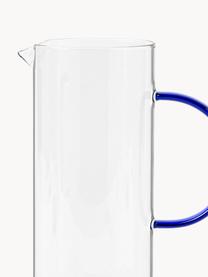 Wasserkaraffe Torino aus Borosilikatglas, 1.1 L, Borosilikatglas

Entdecke die Vielseitigkeit von Borosilikatglas für Dein Zuhause! Borosilikatglas ist ein hochwertiges, zuverlässiges und robustes Material. Es zeichnet sich durch seine aussergewöhnliche Hitzebeständigkeit aus und ist daher ideal für Deinen heissen Tee oder Kaffee. Im Vergleich zu herkömmlichem Glas ist Borosilikatglas widerstandsfähiger gegen Brüche und Risse und somit ein sicherer Begleiter in Deinem Zuhause., Transparent, Royalblau, 1.1 L