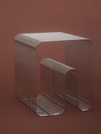 Tavolino in metallo con portariviste Curva, Metallo rivestito, Argentato, Larg. 32 x Alt. 43 cm