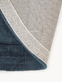 Ručně tkaný kulatý viskózový koberec Jane, Tmavě modrá, Ø 150 cm (velikost M)