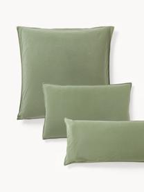 Federa in cotone lavato Darlyn, 100% cotone
Densità dei fili 150 TC, qualità Standard

La biancheria da letto in cotone è piacevolmente morbida sulla pelle, assorbe bene l'umidità ed è adatta per chi soffre di allergie.

Uno speciale processo di lavaggio conferisce al tessuto un aspetto stonewash robusto e irregolare. Questo rende anche il tessuto morbido ed elastico al tatto e gli conferisce un aspetto stropicciato naturale che non richiede stiratura e trasuda intimità.

Il materiale utilizzato in questo prodotto è testato per le sostanze nocive e certificato secondo lo STANDARD 100 by OEKO-TEX®, 4265CIT, CITEVE, Verde oliva, Larg. 50 x Lung. 80 cm