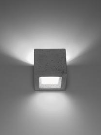 Handgemaakte wandspot Leo van beton, Lampenkap: beton, Diffuser: glas, Lichtgrijs, wit, B 12 x H 12 cm