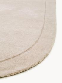 Tapis en laine tissé à la main de forme organique Shape, 100 % laine

Les tapis en laine peuvent perdre des fibres lors des premières semaines et des peluches peuvent se former, ce phénomène est naturel et diminue à mesure de votre usage et du temps, Beige clair, larg. 80 x long. 250 cm