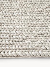 Tapis tressé en laine Bruna, 100 % laine, certifiée RWS

Les tapis en laine peuvent perdre des fibres lors des premières semaines et des peluches peuvent se former, ce phénomène est naturel et diminue à mesure de votre usage et du temps, Beige clair, larg. 80 x long. 150 cm (taille XS)