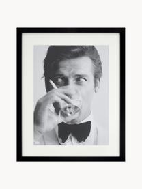 Oprawiony druk cyfrowy James Bond Drinking, 30 x 40 cm, James Bond Drinking, S 33 x W 43 cm