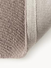 Tapis en laine tufté main Eleni, 100 % laine, certifiée RWS

Les tapis en laine peuvent perdre des fibres lors des premières semaines et des peluches peuvent se former, ce phénomène est naturel et diminue à mesure de votre usage et du temps, Beige, larg. 80 x long. 150 cm (taille XS)