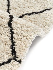 Ručne tuftovaný koberec s vysokým vlasom Naima, Krémovobiela, čierna, Š 400 x D 500 cm (veľkosť XXL)