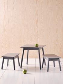 Set de mesa y taburetes infantiles Kinna Mini, 3 pzas., Madera de pino, tablero de fibras de densidad media (MDF), Gris, Set de diferentes tamaños